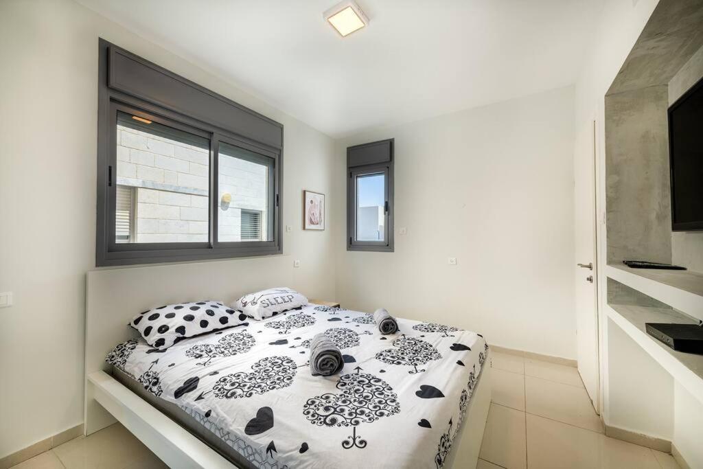 Apartment Pool Side Luxury At Royal Park-new Listing *