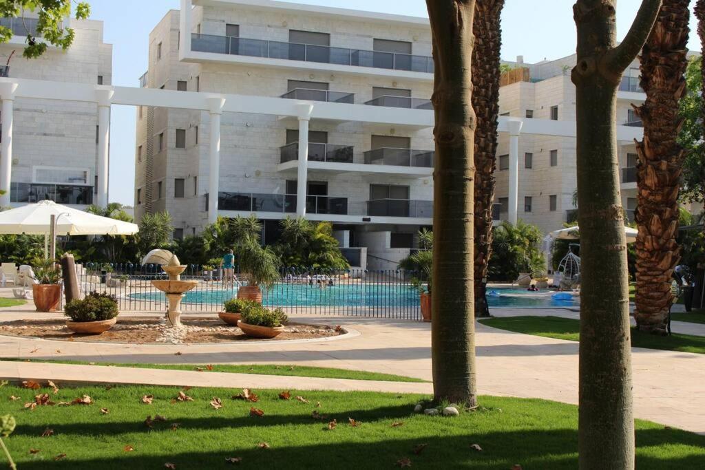 Apartment Pool Side Luxury At Royal Park-new Listing *
