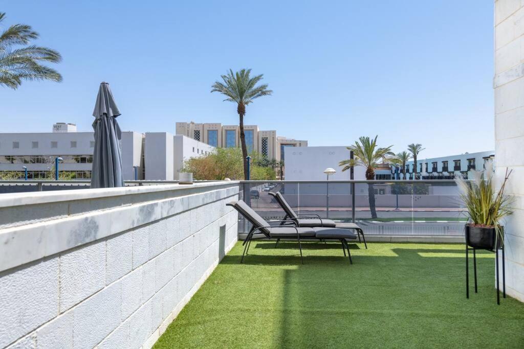 Pool Side Luxury At Royal Park-new Listing Eilat