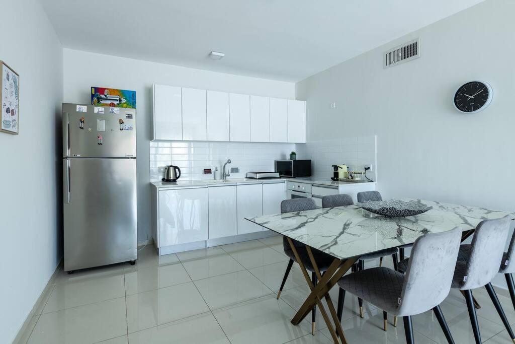 Pool Side Luxury At Royal Park-new Listing Apartment Eilat