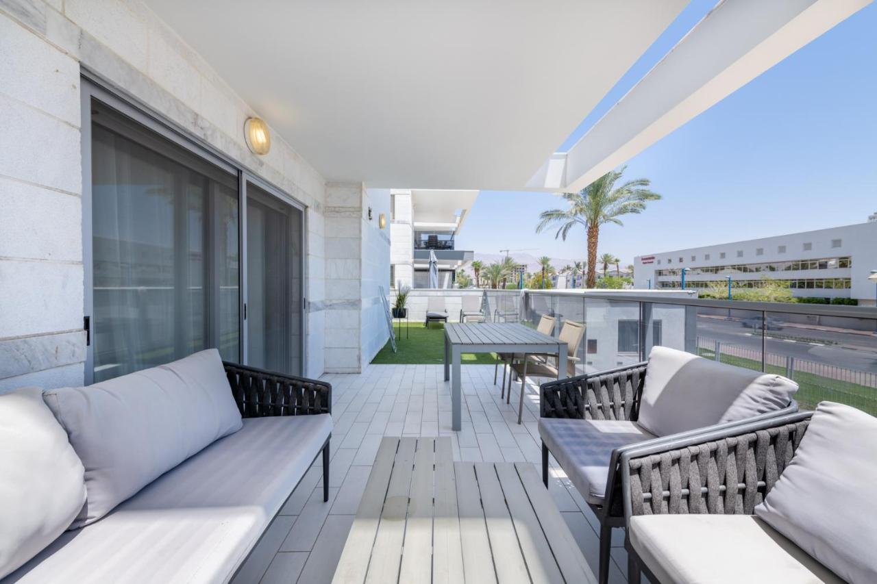Pool Side Luxury At Royal Park-new Listing *